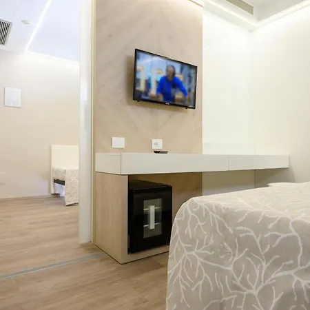 Harmony Con Piscina Panoramica ホテル リミニ