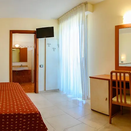Harmony Con Piscina Panoramica ホテル リミニ