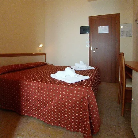 ホテル Harmony Con Piscina Panoramica 3*