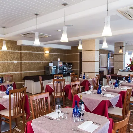 Harmony Con Piscina Panoramica Hotel Rímini