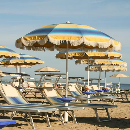 Harmony Con Piscina Panoramica Hotel Rímini