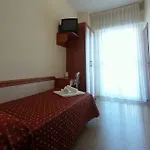 Harmony Con Piscina Panoramica 3* ريميني