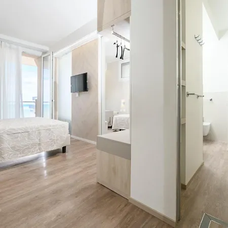 Harmony Con Piscina Panoramica 3* 리미니