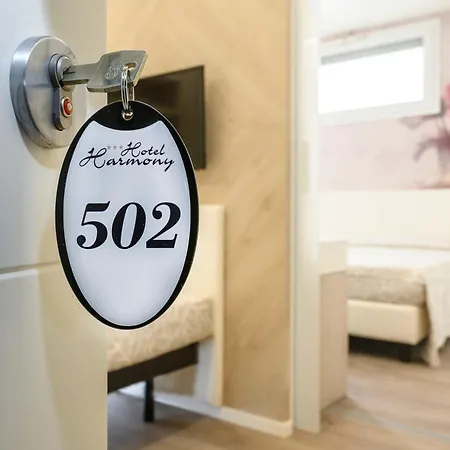 Harmony Con Piscina Panoramica 3* 리미니