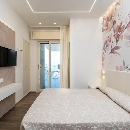 Harmony Con Piscina Panoramica 리미니