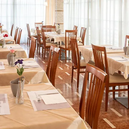 Harmony Con Piscina Panoramica Otel 3*