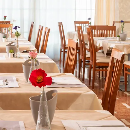 Harmony Con Piscina Panoramica Otel 3*