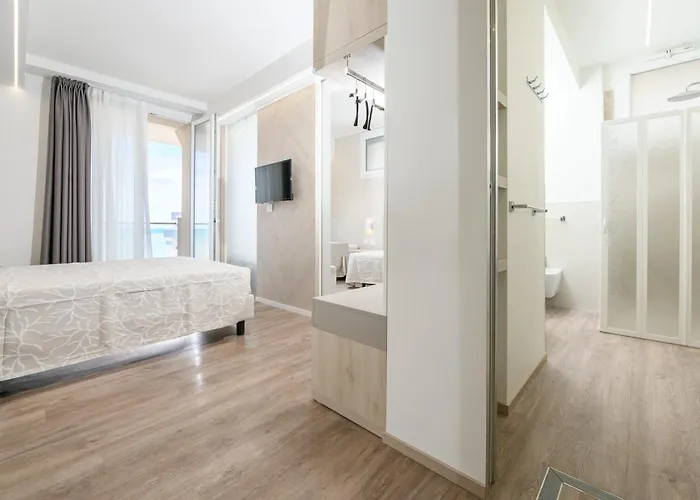 Harmony Con Piscina Panoramica 3* リミニ