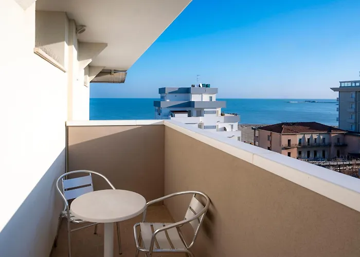 Harmony Con Piscina Panoramica リミニ