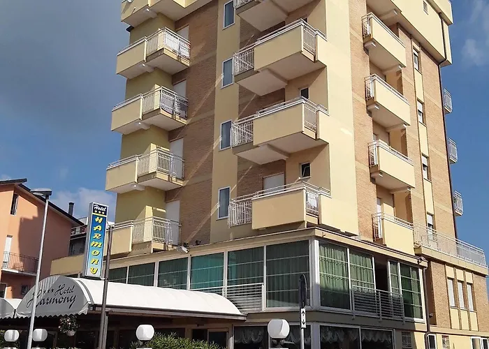 Harmony Con Piscina Panoramica ホテル リミニ