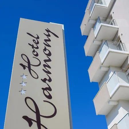 Отель Harmony Con Piscina Panoramica Римини