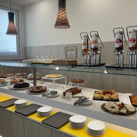 Harmony Con Piscina Panoramica 3* Римини