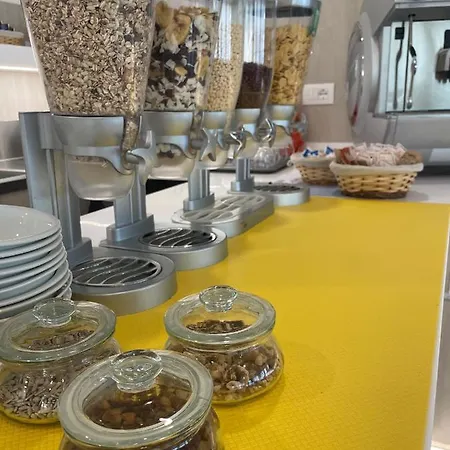 Отель Harmony Con Piscina Panoramica Римини