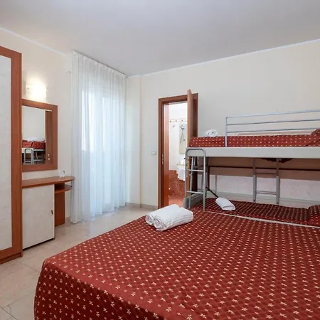 Отель Harmony Con Piscina Panoramica Римини