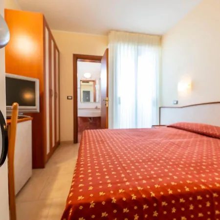 Harmony Con Piscina Panoramica 3* Римини