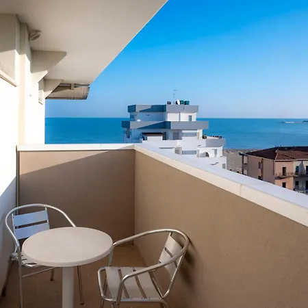 Harmony Con Piscina Panoramica Римини