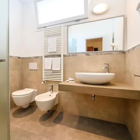 Отель Harmony Con Piscina Panoramica Римини