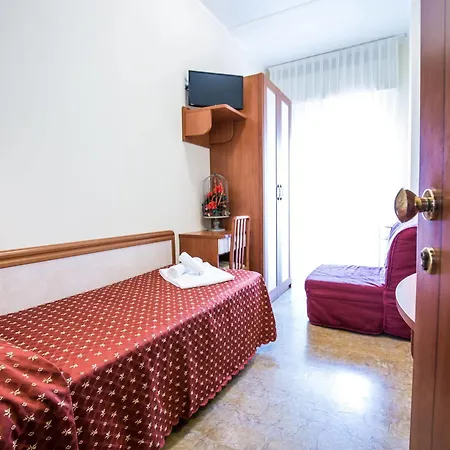 Отель Harmony Con Piscina Panoramica Римини