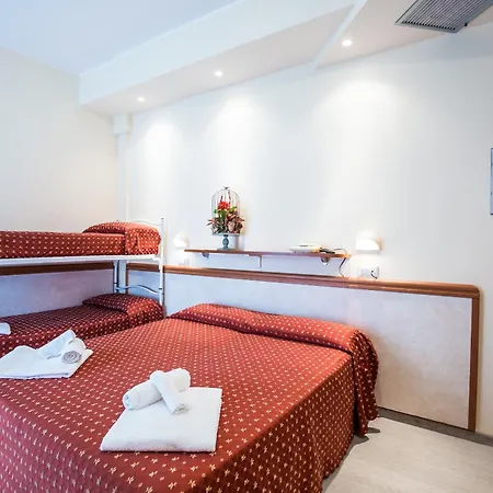 Отель Harmony Con Piscina Panoramica Римини