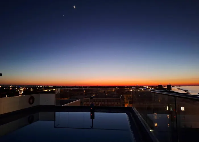 Harmony Con Piscina Panoramica 3* רימיני